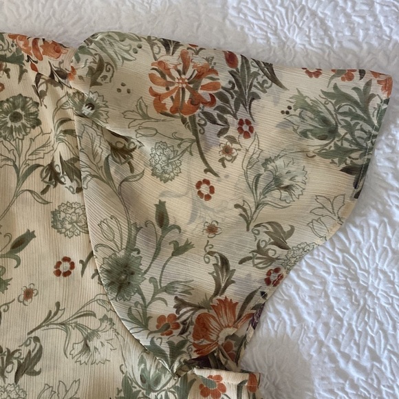 Lane Bryant Flutter Short Sleeve Floral Print Button Down Top - Picture 5 of 7